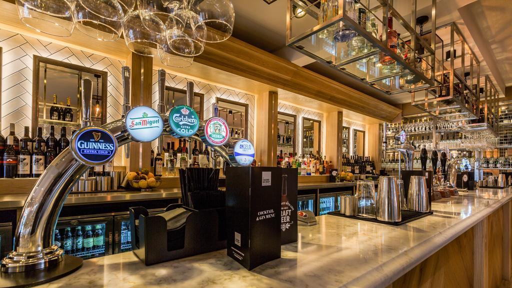The Three Swans Hotel, Hungerford, Berkshire Экстерьер фото