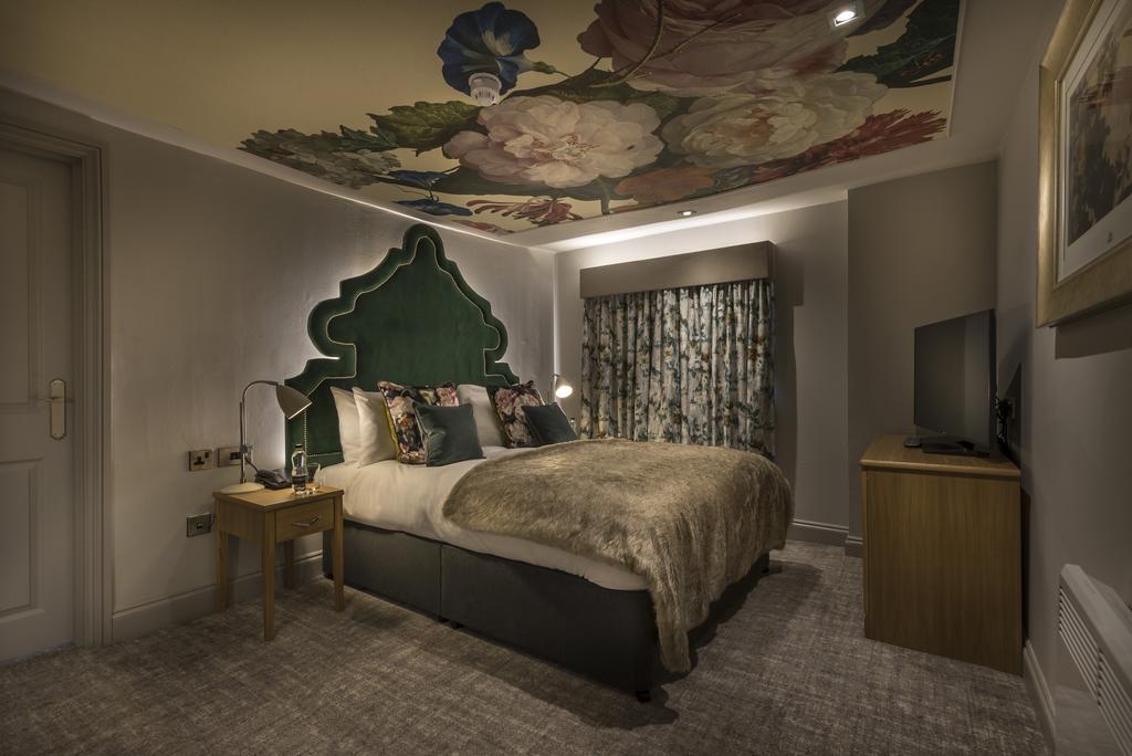The Three Swans Hotel, Hungerford, Berkshire Экстерьер фото