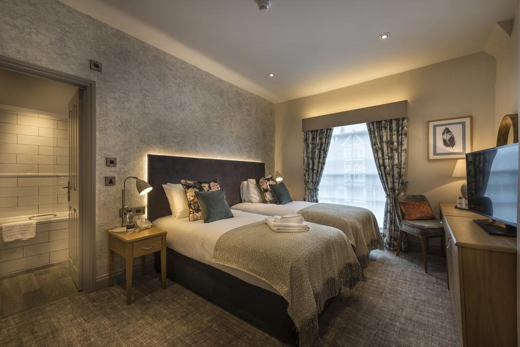 The Three Swans Hotel, Hungerford, Berkshire Экстерьер фото