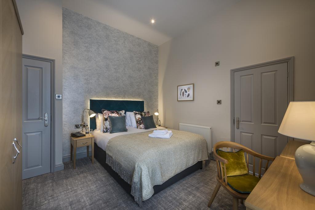 The Three Swans Hotel, Hungerford, Berkshire Экстерьер фото
